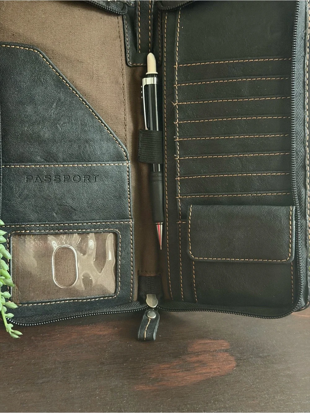 Fossil Vintage NWOT Leather Passport Wallet Travel Organizer Black Airplane